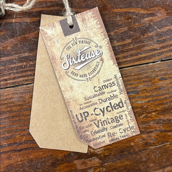 Cowhide and Leather Wristlet - Sixtease - Picture 3 of 5